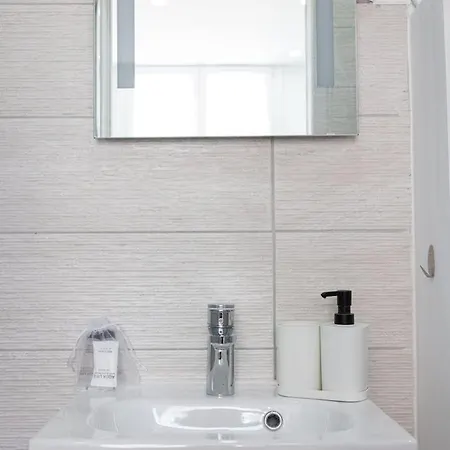 Le 29 - Emplacement Ideal Pour Ce T2 Apartment *